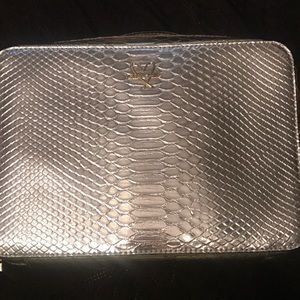 Snake skin silver. Gold make up case